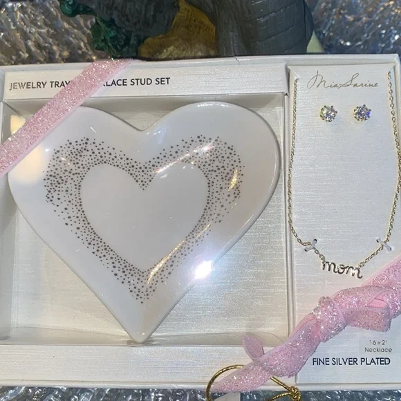 MOM Jewelry Tray & Necklace and Earring Set! - Picture 3 of 6